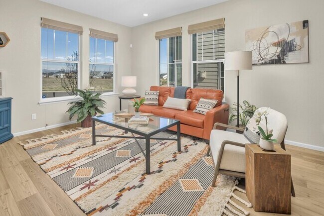 Building Photo - Off-The-Charts Incredible Collier Hill Home