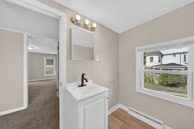Building Photo - 23 W Burdick St
