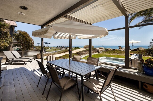 Building Photo - 4499 Del Mar Ave