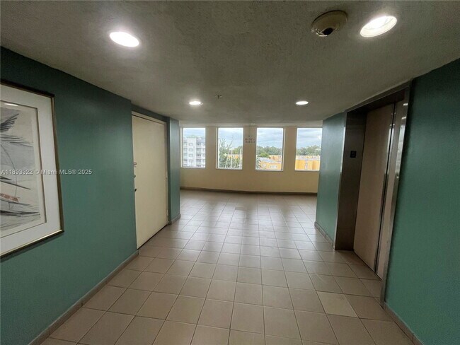 Building Photo - 1800 NW 24th Ave