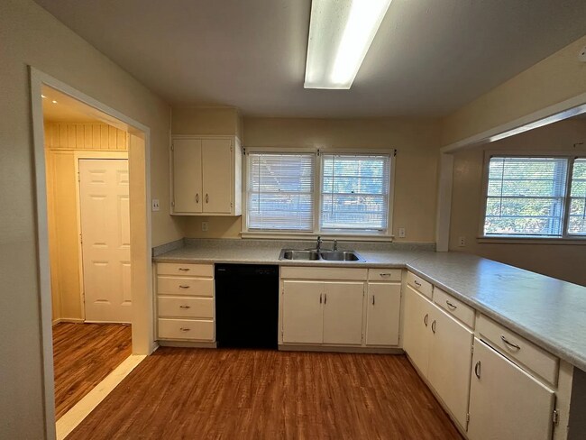 Building Photo - 3024 57th St