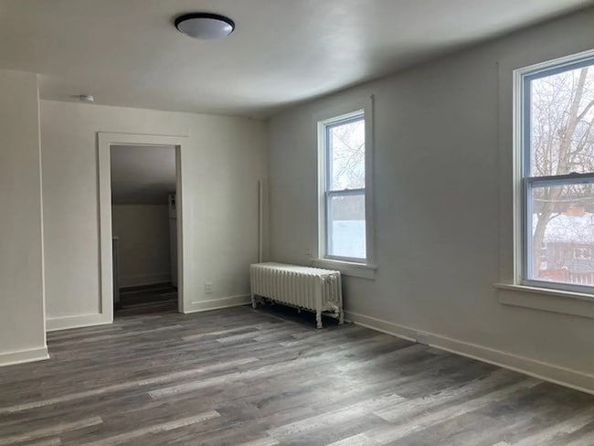 Building Photo - 404 S Main St