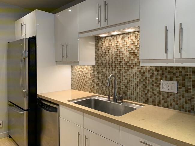 Kitchen - 1250 N Kings Rd