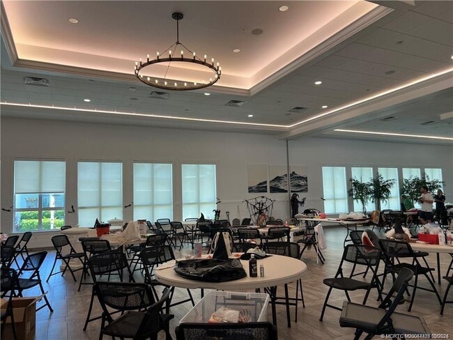 Building Photo - 102 NE Shoal Dr