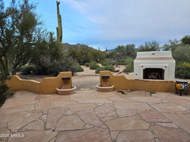 Building Photo - 6540 E Maria Dr