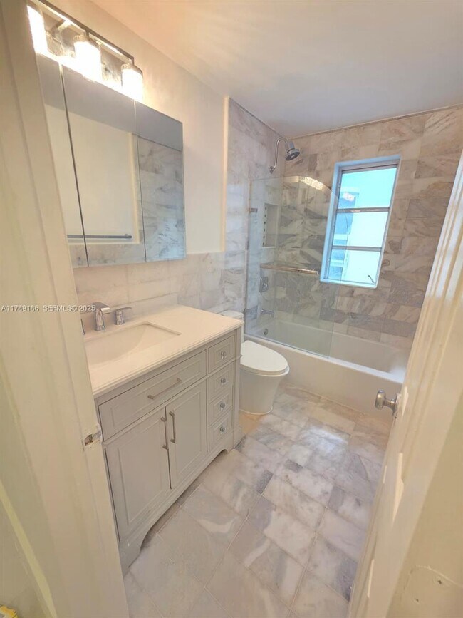 Building Photo - 760 Euclid Ave