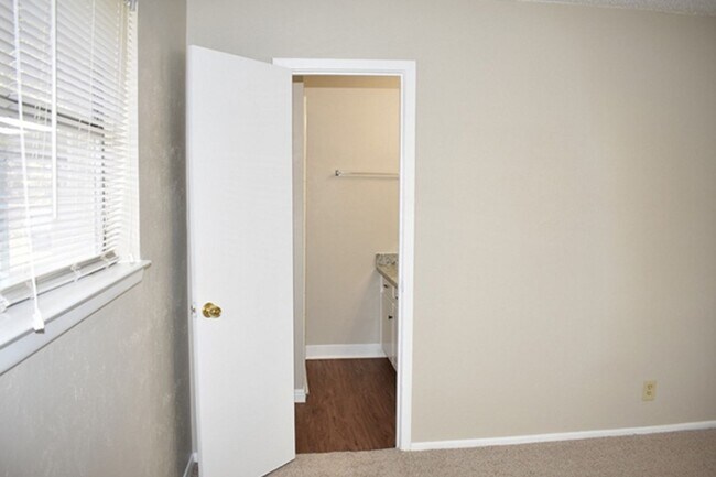 Building Photo - Newly updated 3-2-2 in Fort Worth!
