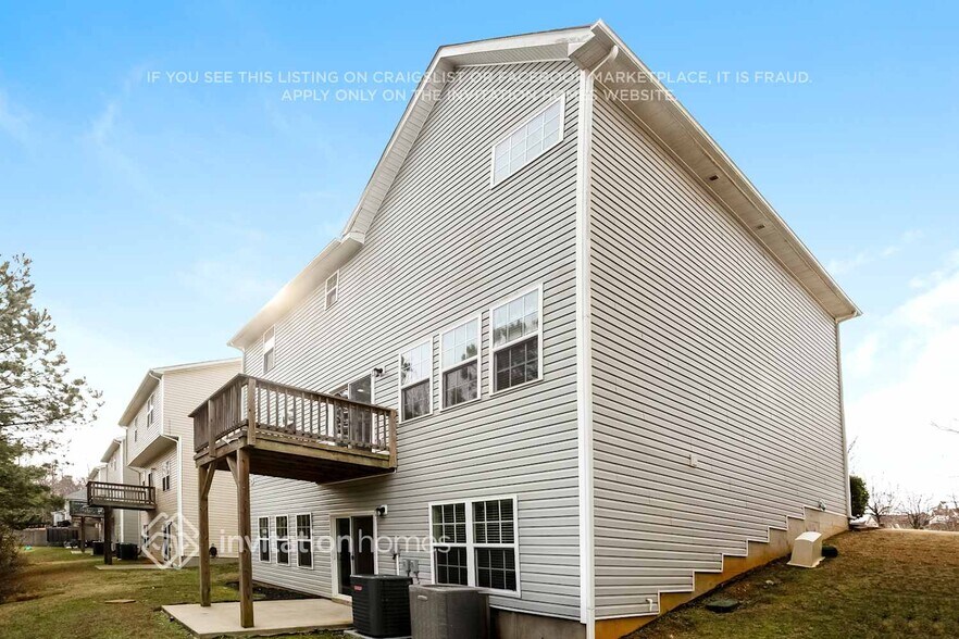 Building Photo - 112 Four Seasons Way