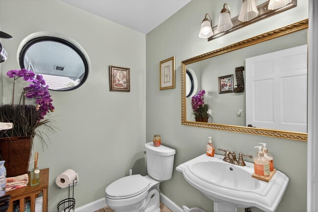 Building Photo - 168 Thornton Dr