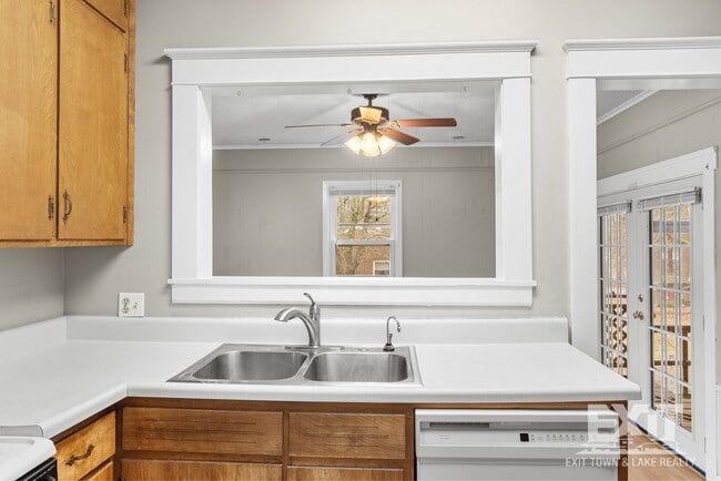 Building Photo - 3 Bedroom 1 Bathroom Home