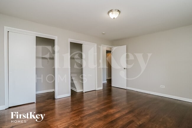 Building Photo - 335 E Vermont St