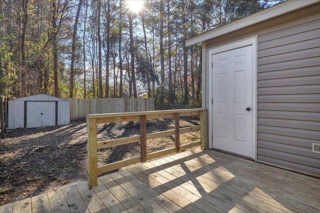 Building Photo - 2 Bed 2.5 Bath Duplex