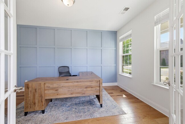 Building Photo - Luxury Executive Living in Sought-After Franklin Community