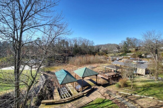 Building Photo - GORGEOUS LAKE HOUSE! 3 Bedrooms/3.5 Baths on Boone Lake $3,900 monthly