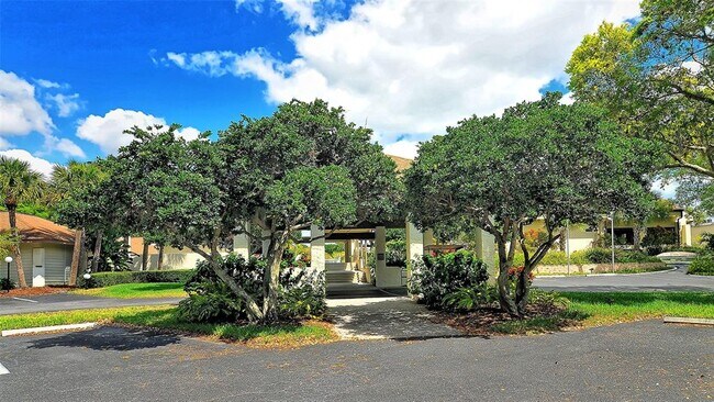 Building Photo - 712 White Pine Tree Rd