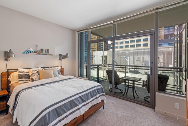 Building Photo - Madison Tower & Hotel 1000 - 1 bedroom + den