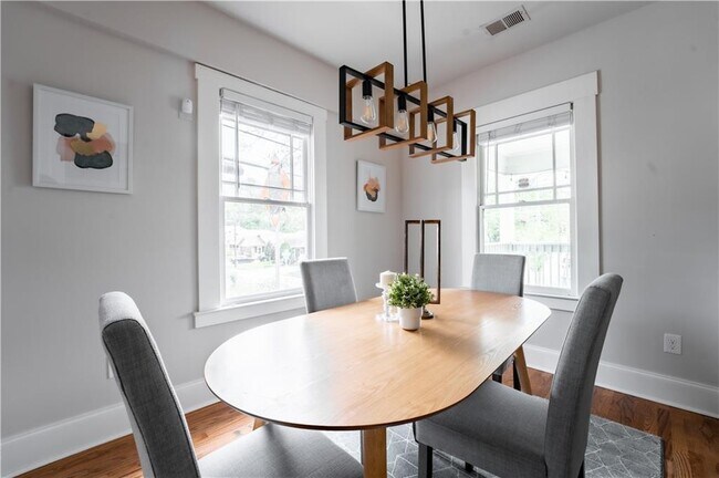 Building Photo - 875 Oakhill Ave SW