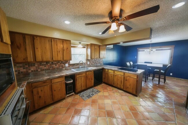 Building Photo - Charming and Centrally Located Home Now Available with Inground Pool. Realtor Commmission:$750