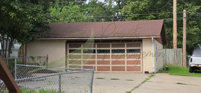 Building Photo - 1612 S Kier St
