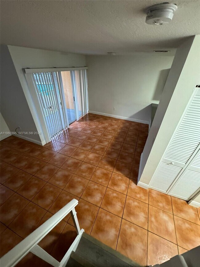 Building Photo - 6235 SW Kendale Lakes Cir