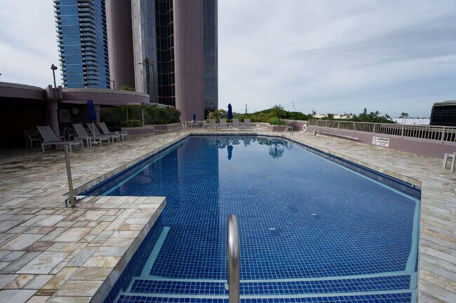 Building Photo - Spacious 2BR/2BA w/ Views, Lanai & 2 Parking – One Waterfront Tower