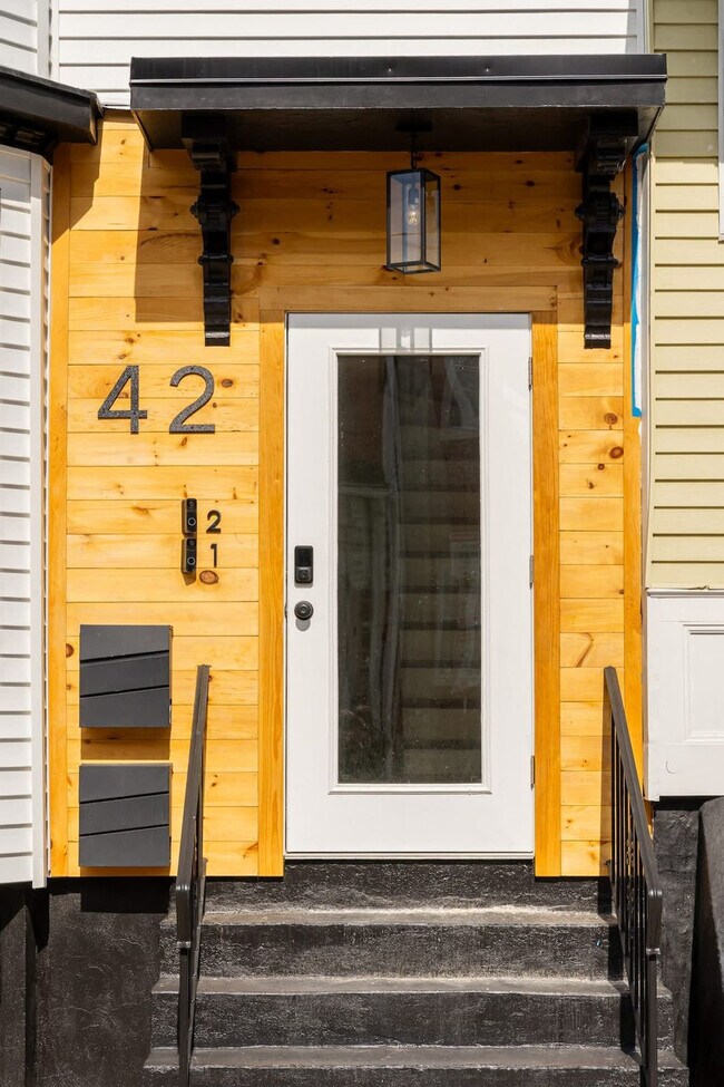 Building Photo - 42 White St Pl