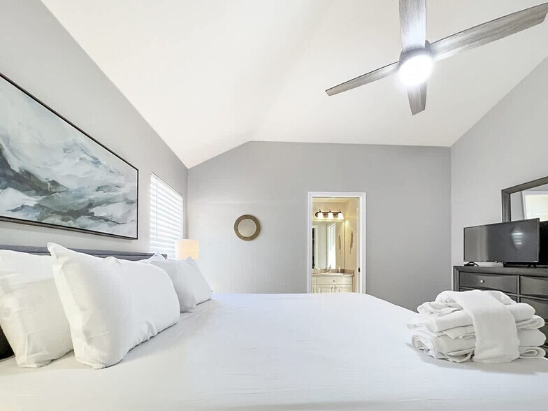 Building Photo - 24604 Siena Dr