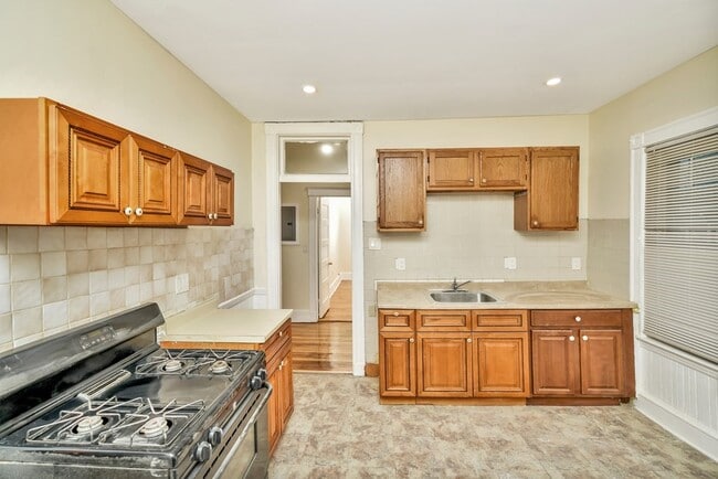 Building Photo - 106 Greenbrier St