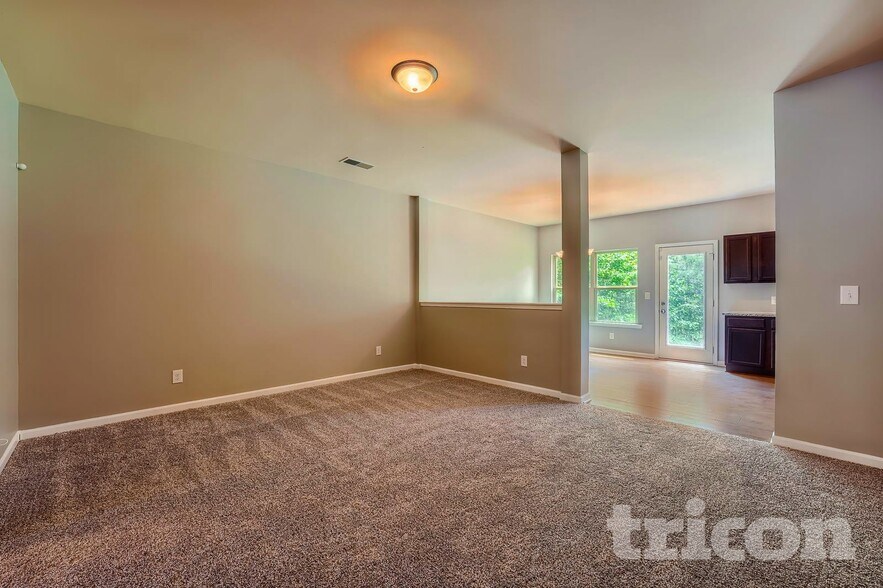 Building Photo - 3983 Sitka Dr