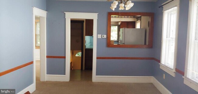 Building Photo - 613 Sampson Ave