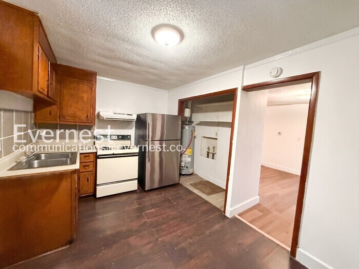 Building Photo - 1233 Elm Ave