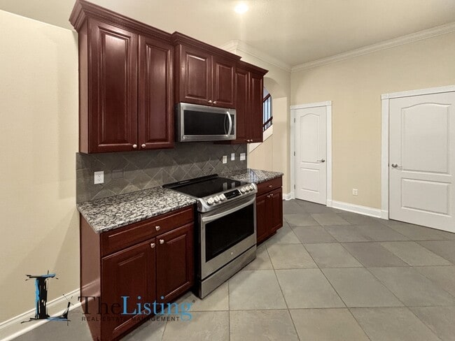 Building Photo - 827 Meridale Ave