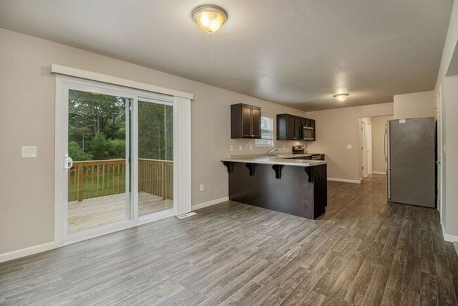 Building Photo - 10847 Carmen Oak Dr SE