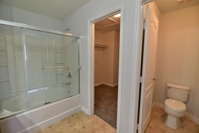 Building Photo - BEAUTIFUL 4BED/3BATH Home w/ 2 Car Garage ...