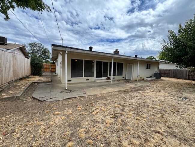 Building Photo - Home in Mary Lake Neighborhood