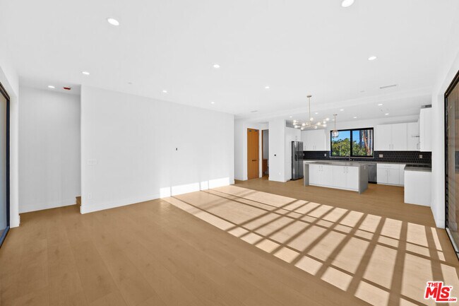 Building Photo - 8900 Sawyer St