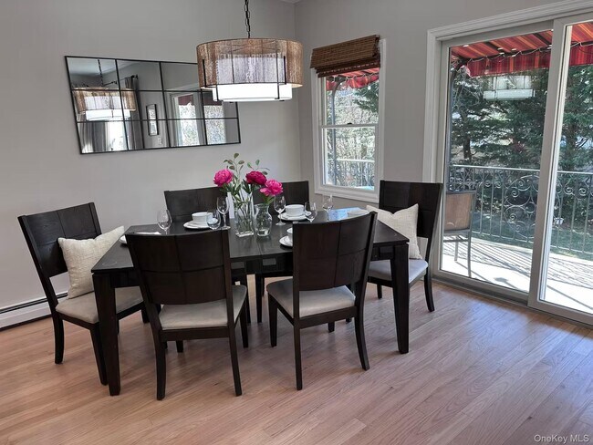 Building Photo - 322 E Beech St