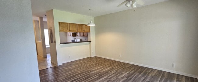 Building Photo - 8050 Pacific Beach Dr