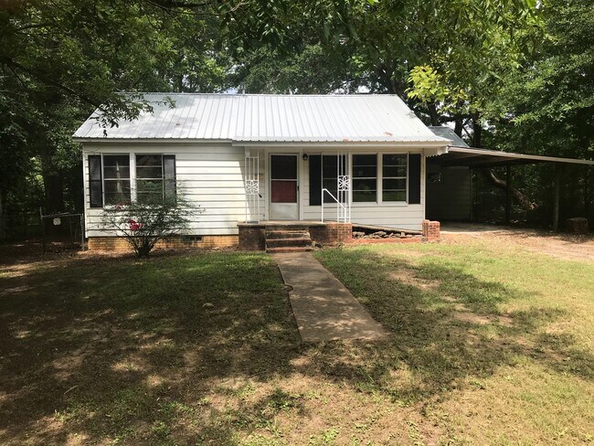 Building Photo - AVAILABLE NOW!