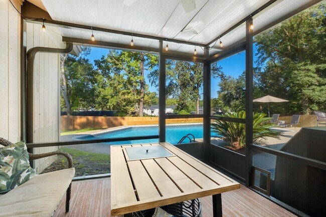 Building Photo - 890 Richardson Rd