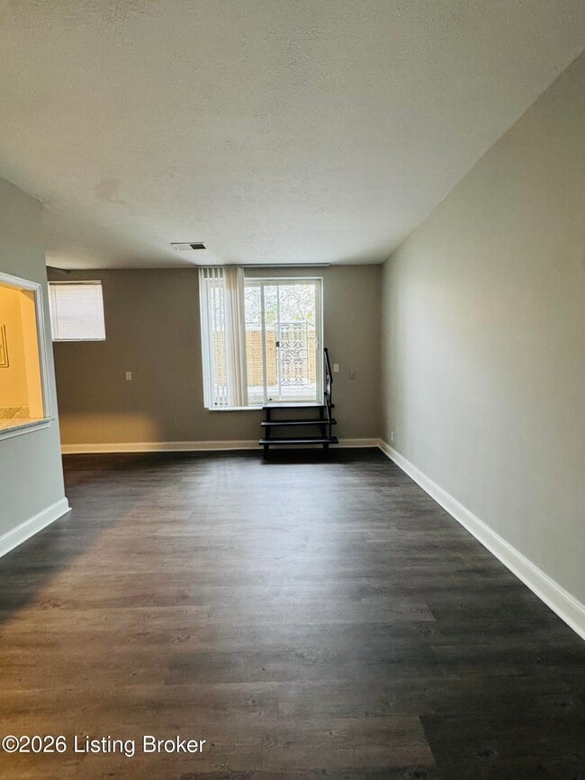 Building Photo - 153 Thierman Ln