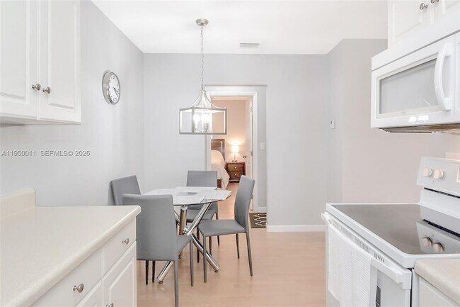 Building Photo - 1015 SW 30th St