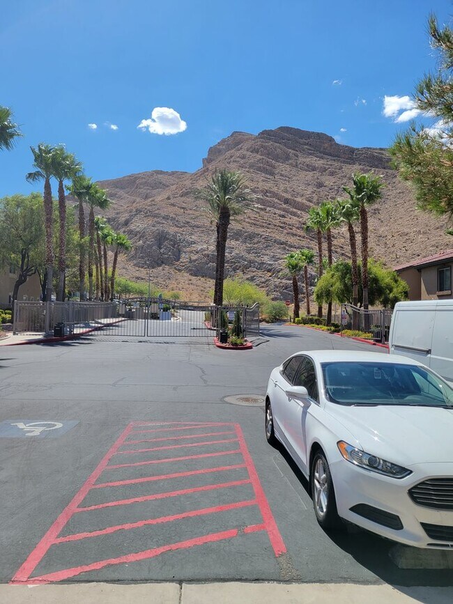 Building Photo - 10650 Calico Mountain Ave