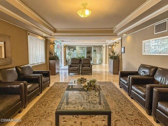 Building Photo - 620 S Gramercy Pl