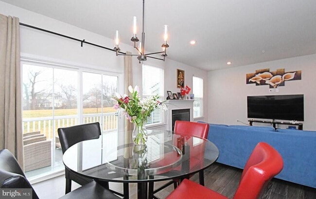 Building Photo - 500 Sterling Dr