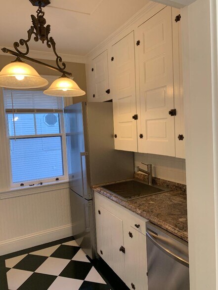 Building Photo - 488 Hanover St