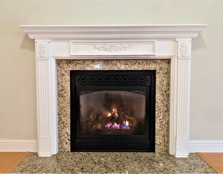 Building Photo - 1043 Diamante Robles Ct
