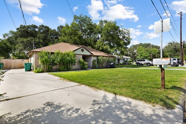 Building Photo - 265 Lohmann St