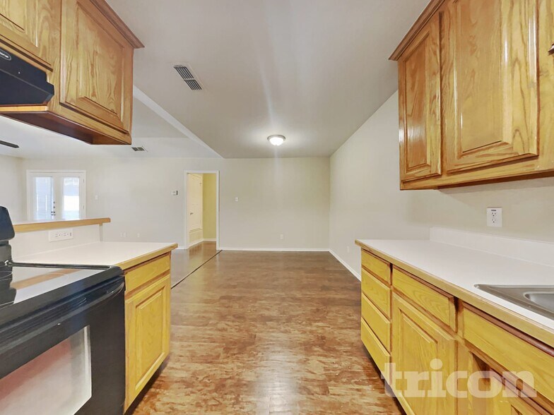 Building Photo - 700 Stribling Cir