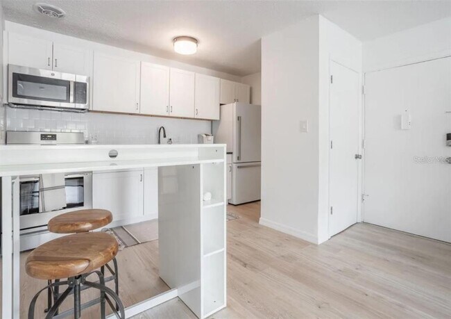 Building Photo - 1700 SW 16th Ct